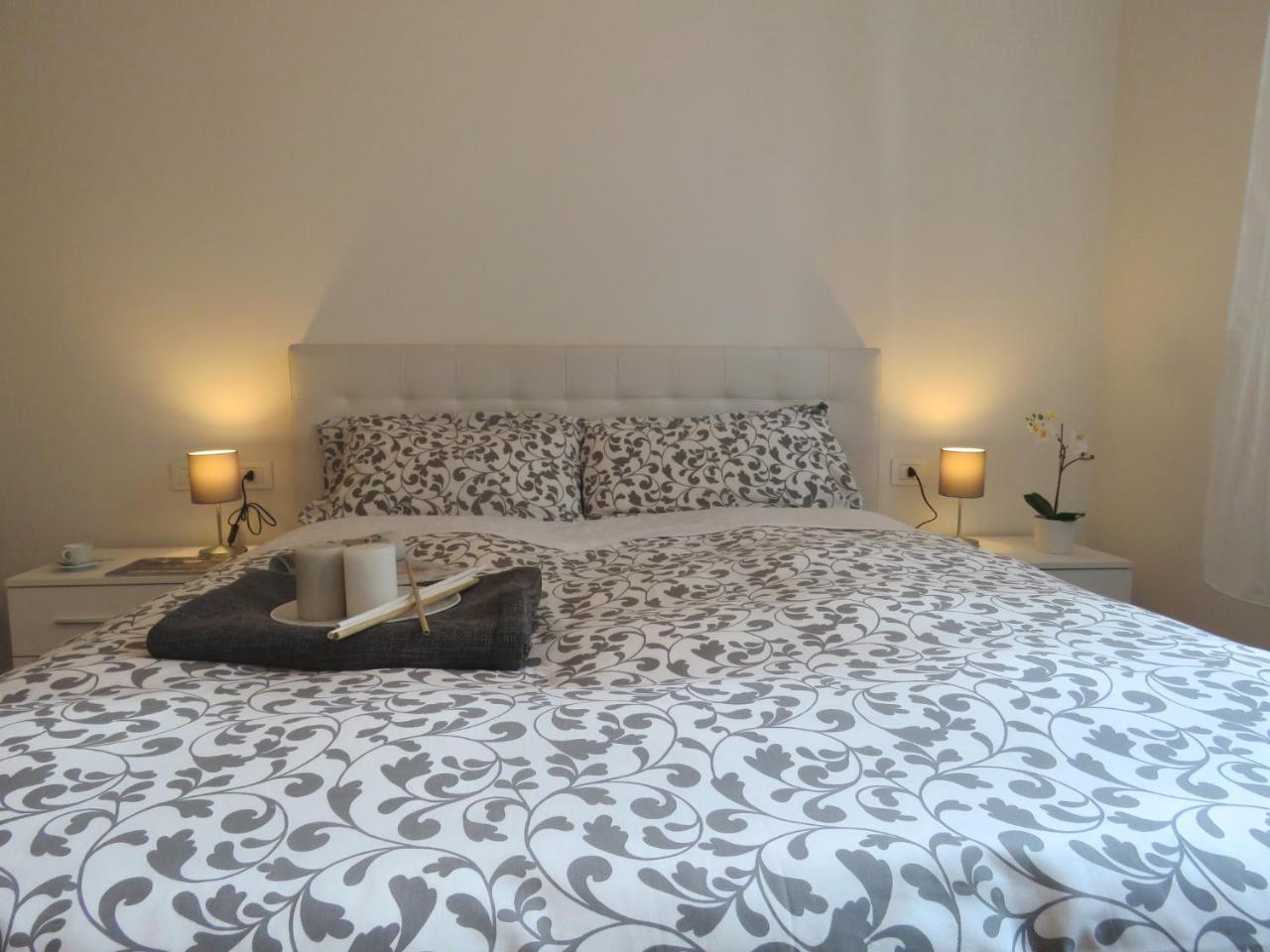 Santa Croce Apartments Bolonia Exterior foto